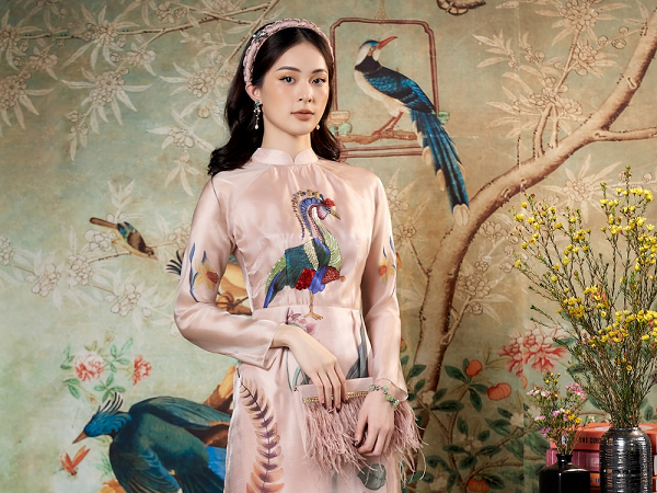 Tình cũ Cường Đôla lấy lại phong độ nhan sắc trong bộ ảnh diện áo dài Tết