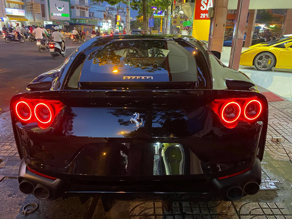 Sau Ferrari F430 Scuderia, Ferrari 812 Superfast từng của doanh nhân Hải Phòng cập bến showroom xe cũ, sẵn sàng tìm chủ mới