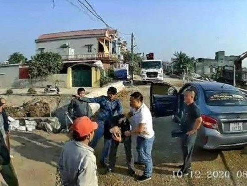 Khởi tố nhóm côn đồ chặn xe, hành hung chủ xe khách ở Thái Bình