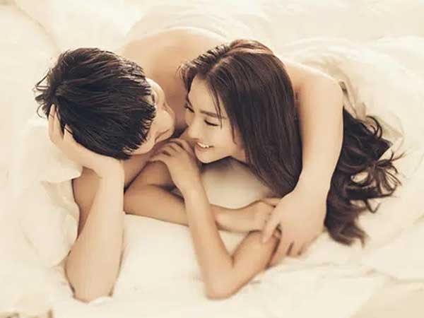 Phụ nữ biết 'khiêu khích' kiểu này trên giường sẽ khiến người đàn ông của mình phải 'điên đảo' để rồi cả đời chẳng thể rời xa bạn