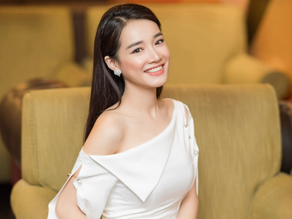 Từng thừa nhận không có khiếu kinh doanh, nay Nhã Phương lại để lộ chi tiết giữ chức Phó Chủ tịch của công ty đạt doanh thu gần 1,5 tỷ đồng/ tháng