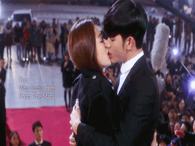 Ngập tràn cảnh hôn của Kim Soo Hyun và 'mợ chảnh' Jun Ji Hyun trong phim "Vì sao đưa anh tới" bất ngờ hot trở lại sau 7 năm phát sóng