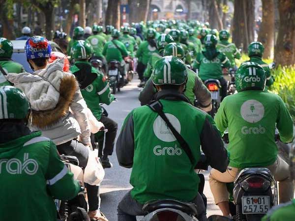 Đầu năm khốn đốn, cuối năm lao đao: Đời buồn của anh xế áo xanh, áo vàng