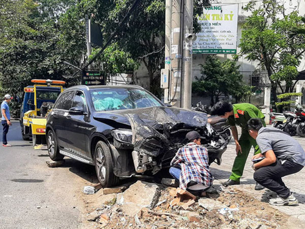Mẹ nữ tiếp viên hàng không bị lái xe Mercedes tông thương tật 79 % kể lại cuộc điện thoại ám ảnh sau vụ tai nạn