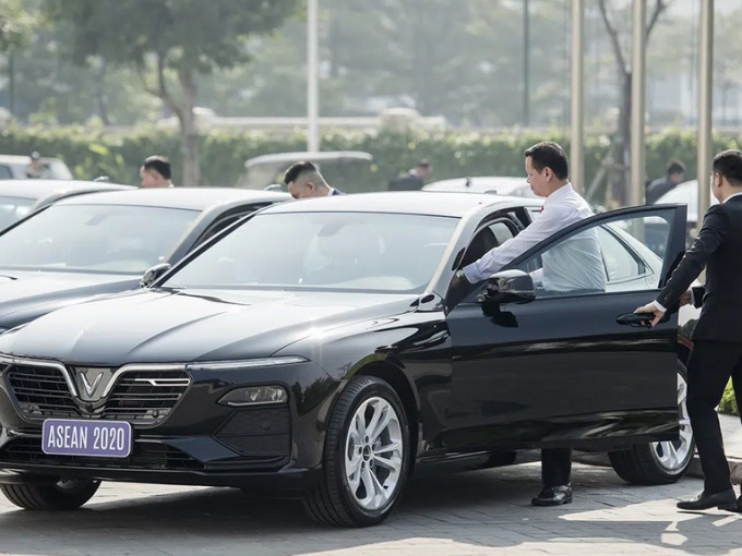 VinFast thanh lý lô xe gần 400 chiếc phục vụ ASEAN 2020: Giảm cao nhất 120 triệu, bản thấp hết ngay trong ngày đầu tiên