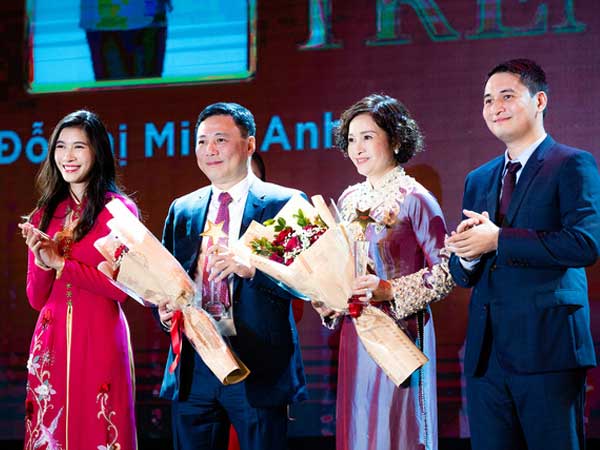 Dạy con như đại gia Alphanam: 'Mỗi năm đi học, con tiêu hết của bố một cái nhà máy'
