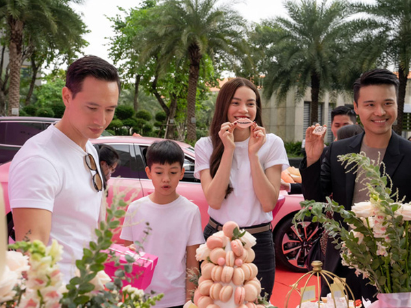 Hà Hồ gây choáng khi tậu liền 1 lúc 4 chiếc xe hơi xịn, không quên để lại lời nhắn nhủ khiến netizen gật gù