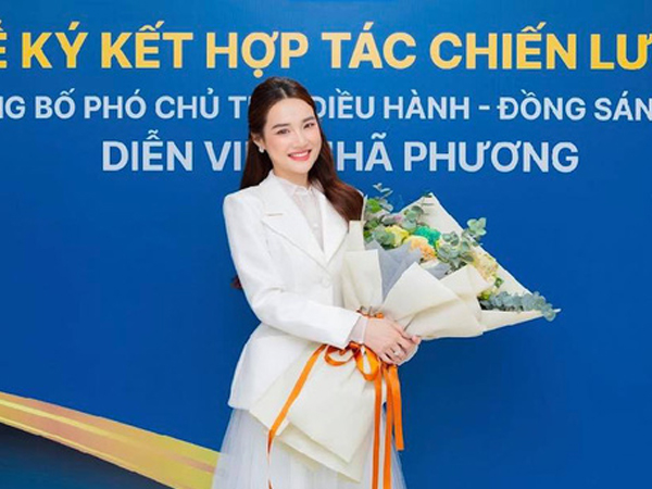 Lộ ảnh chứng minh Nhã Phương đích thị giữ chức vụ Phó chủ tịch công ty có doanh thu tiền tỷ
