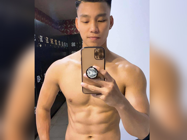 Văn Thanh khoe body 8 múi đẹp như tạc tượng, hội tuyển thủ cũng phải trầm trồ