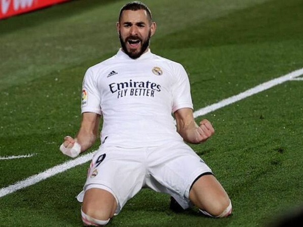 Benzema vượt kỷ lục của Thierry Henry