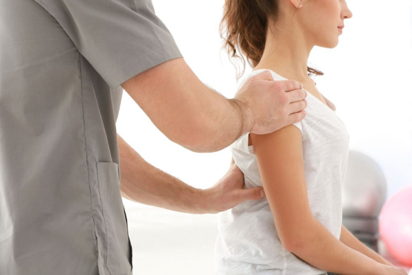 Chủ quan với cơn đau vai không rõ nguyên nhân, người đàn ông bàng hoàng nghe tin sét đánh 'ung thư phổi giai đoạn cuối'