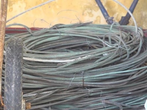 Nhóm thanh niên rủ nhau cắt trộm gần 1 tấn dây điện