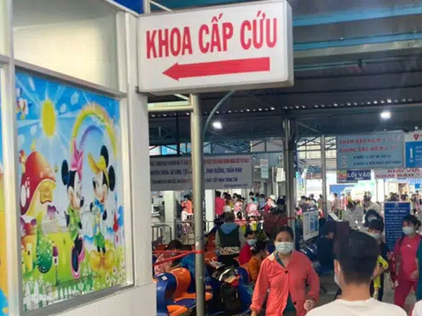 TP.HCM: Bé trai 4 tuổi tử vong với nhiều vết thương trên đầu, mắt bầm, nghi bị bạo hành