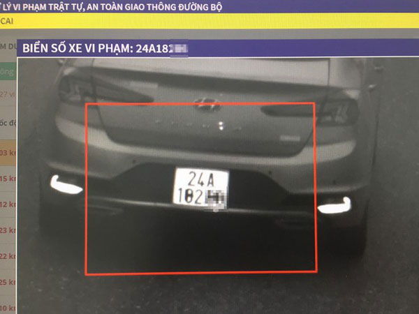 Hàng loạt tài xế dán băng dính, sửa biển số đi trên cao tốc