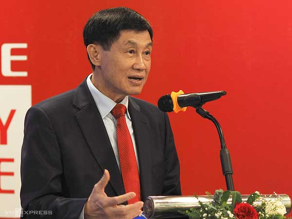 Toan tính mở cửa hàng miễn thuế dưới phố của ‘vua hàng hiệu’