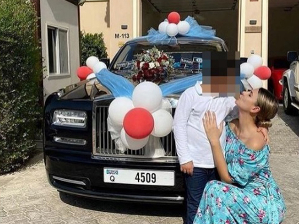 Mẹ mua Roll Royce tặng sinh nhật con trai 12 tuổi