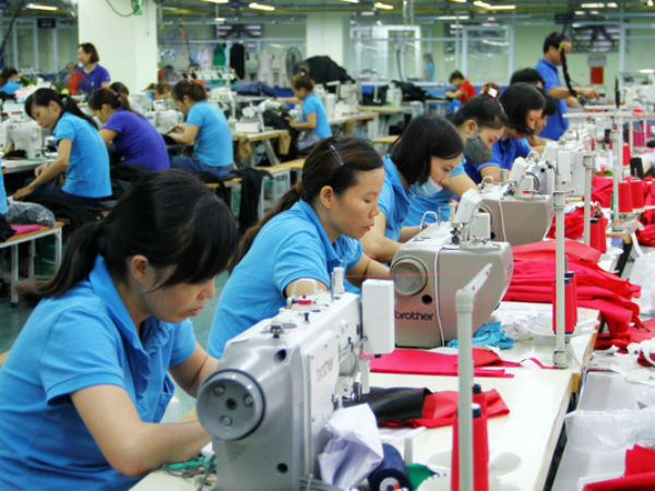 Những quy định mới về lương, thưởng có hiệu lực từ năm 2021: Lao động nữ đi làm ngày 'đèn đỏ' sẽ được nhận thêm lương, Quốc khánh 2/9 được nghỉ 2 ngày