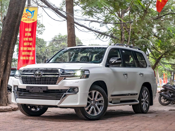 Toyota Land Cruiser VXS Executive Lounge 2021 đầu tiên Việt Nam có gì để thuyết phục nhà giàu Việt 'xuống tiền' hơn 6 tỷ đồng?