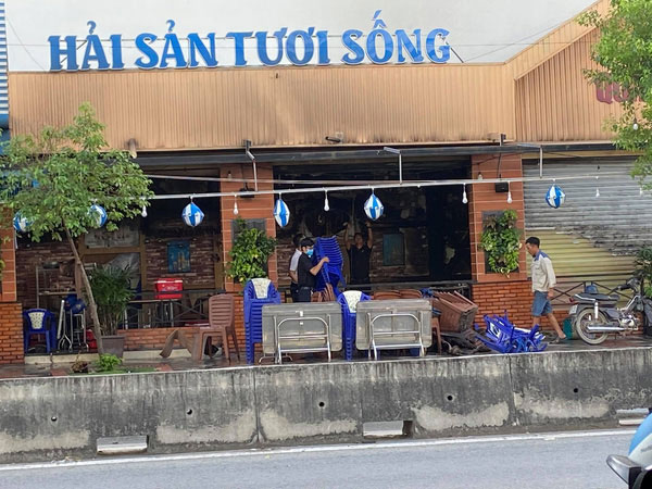 Sau tiếng nổ lớn, quán hải sản tươi sống bốc cháy ngùn ngụt