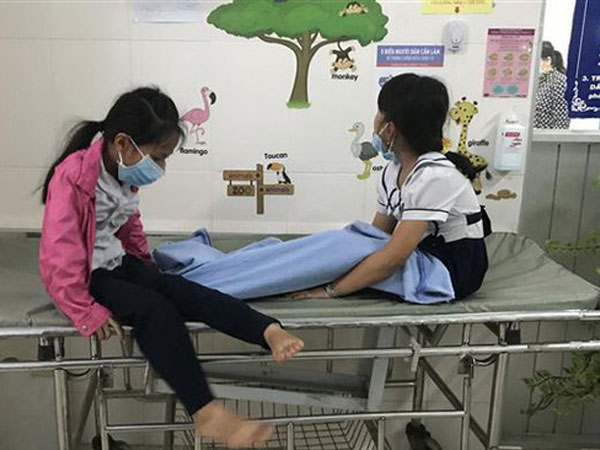 7 học sinh tiểu học nhập viện sau khi uống trà sữa