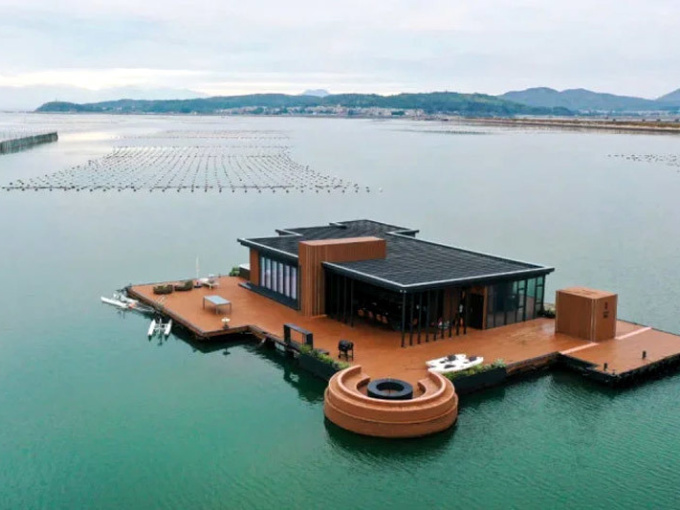Ngắm biệt thự nổi 600m2 độc nhất vô nhị trên biển