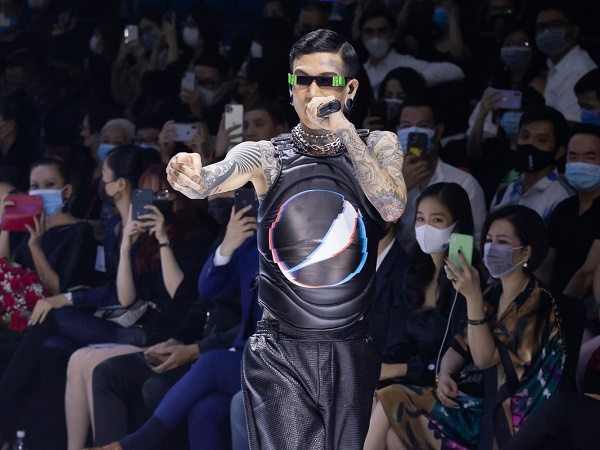 Wowy, Dế Choắt và Lăng LD làm bùng nổ sàn catwalk khi diễn thời trang