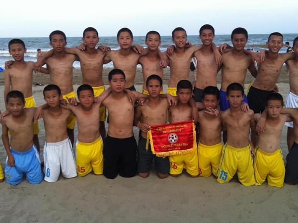 Hình ảnh Văn Hậu 'gầy trơ xương' thuở nhi đồng và quá trình biến đổi đáng kinh ngạc