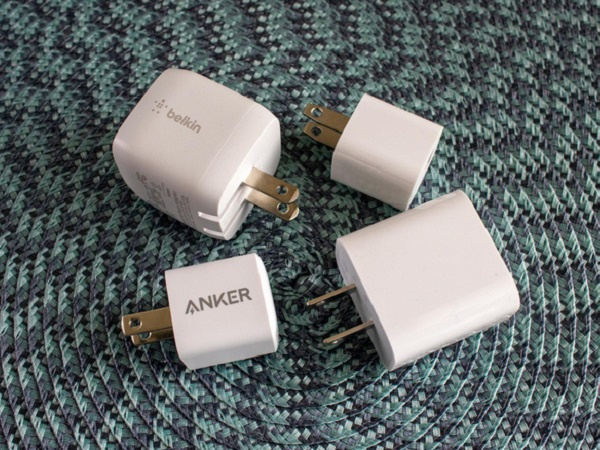 Mới hôm trước còn chế nhạo Apple, nay cả làng Android lại chạy theo trào lưu bỏ củ sạc