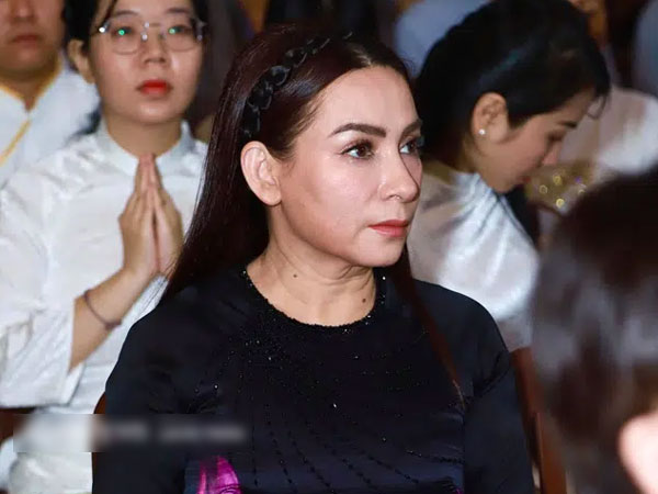 Vợ chồng Ưng Hoàng Phúc, Phương Mỹ Chi nghẹn ngào trong lễ cầu siêu cho cố nhạc sĩ Lam Phương