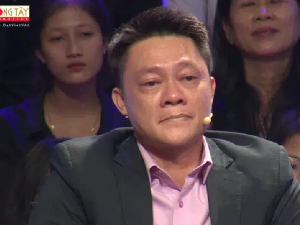 BTV Quang Minh khóc nghẹn ngào ở Ký Ức Vui Vẻ khi nhìn thấy kỷ vật đặc biệt, đến nhà báo Lại Văn Sâm cũng bị cuốn theo dòng cảm xúc