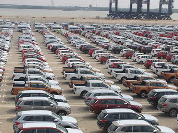 Cuối năm, ô tô nhập khẩu lép vế trước ô tô nội