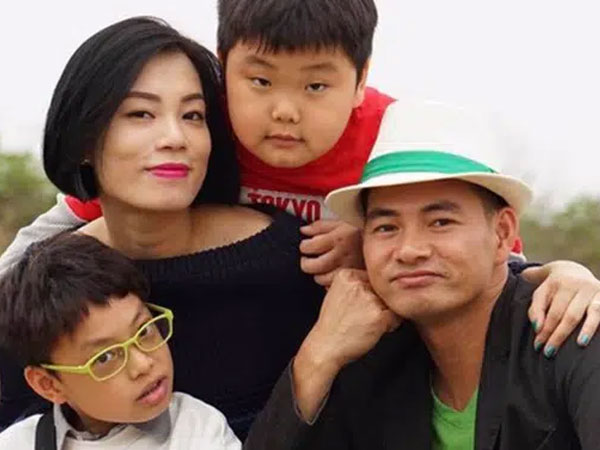 Bài văn miêu tả mẹ cực hài hước của con trai Xuân Bắc: 'Mẹ tôi lúc nắng lúc mưa... mẹ ức chế 1 đứa thế là 2 đứa đều bị ăn mắng'