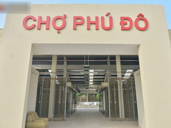 Cận cảnh chợ gần 18 tỷ đồng để... đỗ ô tô, nuôi gà, thả chó giữa Thủ đô
