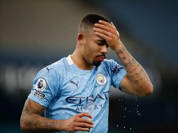 Bùng nổ ca nhiễm Covid-19, trận Everton vs Man City bị hoãn