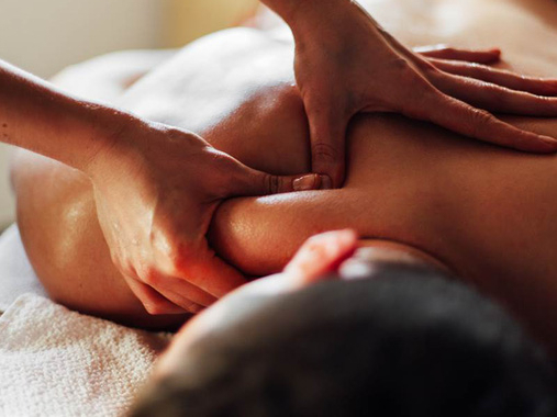 Bạn bè truyền tay đoạn video nhạy cảm trong phòng massage, cô gái tò mò tìm xem mới tá hỏa nhận ra nhân vật chính là mình