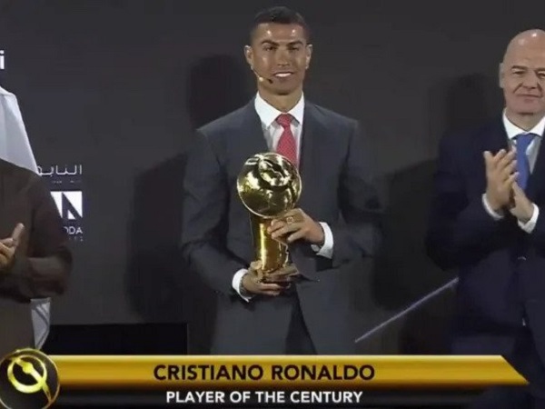 Ronaldo nhận giải 'Cầu thủ hay nhất thế kỷ'