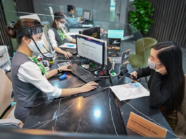 TP HCM: Tạm ngừng một chi nhánh ngân hàng vì liên quan ca nhiễm Covid-19