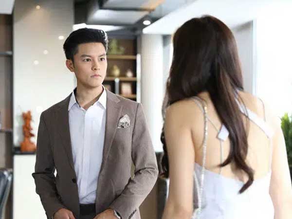 Đuổi vợ ra khỏi nhà để kết hôn với nhân tình, nhưng ngay giữa đám cưới, 'chính cung' gửi đến một món quà khiến anh sợ hãi hủy hôn