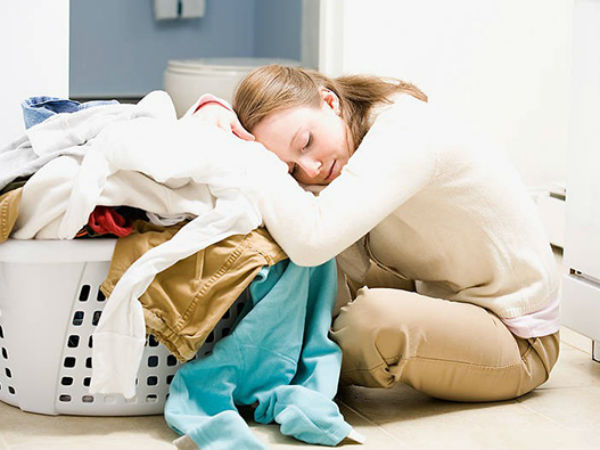 Luôn trách mắng vợ ăn bám chồng, tôi chết lặng trong một lần về nhà đột ngột lúc trưa