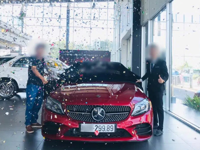 'Mua' biển 299.89 hết 400 triệu, chủ xe ‘đau xót’ rao bán Mercedes-Benz C 300 AMG giá 2 tỷ, ODO chỉ 9.000km