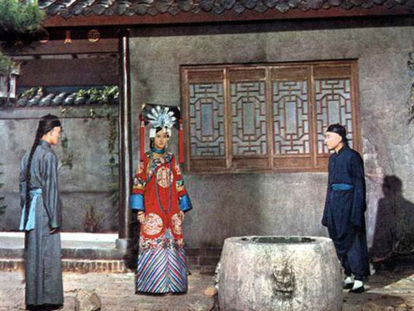 Tại sao Cố cung có rất nhiều giếng nhưng người trong cung không dám uống nước?
