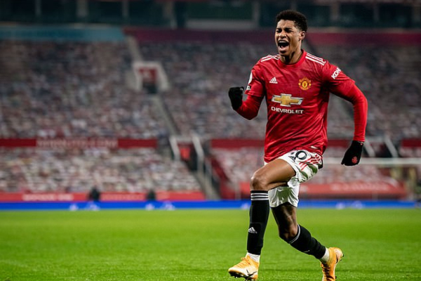 Rashford tận dụng việc đối thủ bị chuột rút để ghi bàn