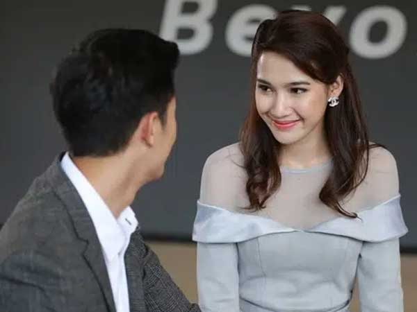 Đang lúc bế tắc định tự tử vì công ty phá sản, chồng được vợ cũ cho vay tiền để trả nợ, nhưng câu nói của cô khiến anh thêm sốc