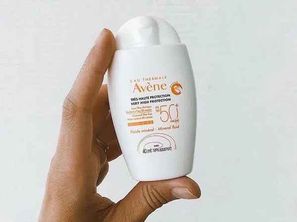 6 lọ kem chống nắng chuẩn đét cho mùa Đông, dùng xong da không bị khô mà cứ mịn căng rạng rỡ
