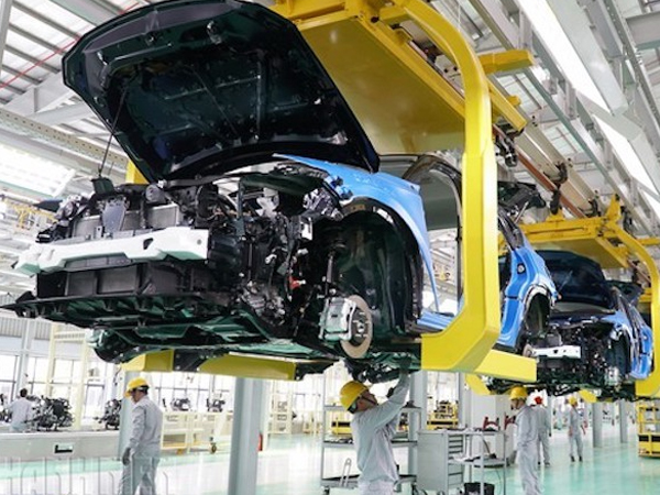 Ngày cuối hưởng ưu đãi 50% phí trước bạ cho xe lắp ráp trong nước