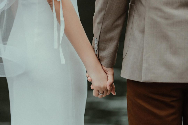 Primmy Trương 'nhá hàng" ảnh cưới, zoom cận chiếc bụng phẳng lì giữa tin đồn mang thai