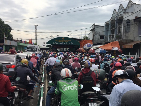 Người Sài Gòn đổ xô đi Vũng Tàu nghỉ Tết Dương lịch 2021, phà Cát Lát 'tê liệt' từ sáng đến trưa