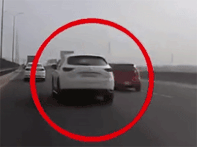 Video: 'Vẩy đuôi' khiến xe con lao vào làn khẩn cấp, tài xế xe Mazda đạp ga bỏ chạy ngay