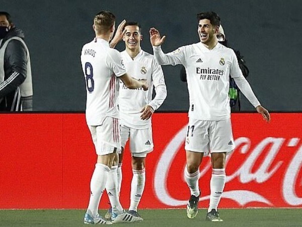 Real lên đỉnh La Liga