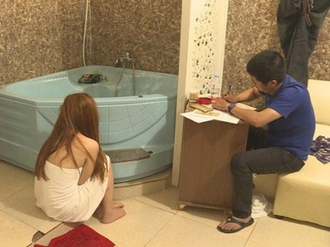 Cho nhân viên bán dâm tại cơ sở massage để… tăng thu nhập